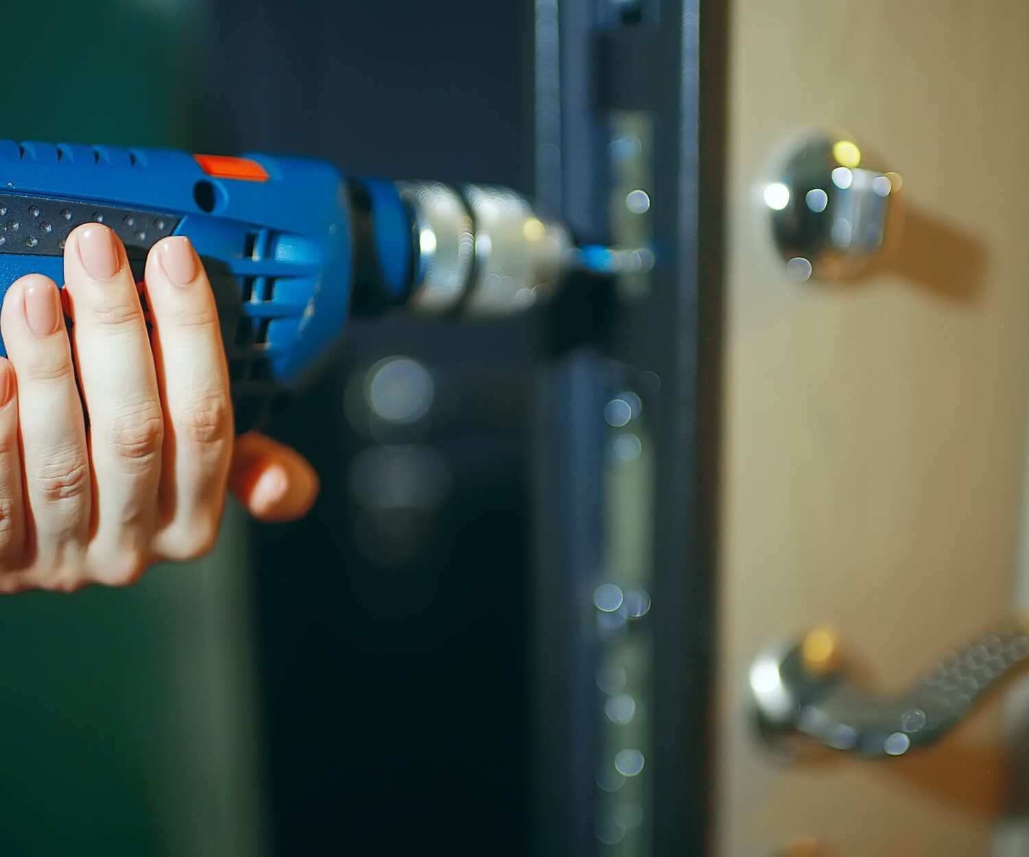 installation of a lock in the door